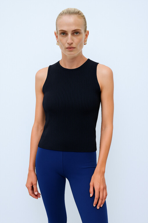 Halter Yaka Siyah Triko Crop Top 